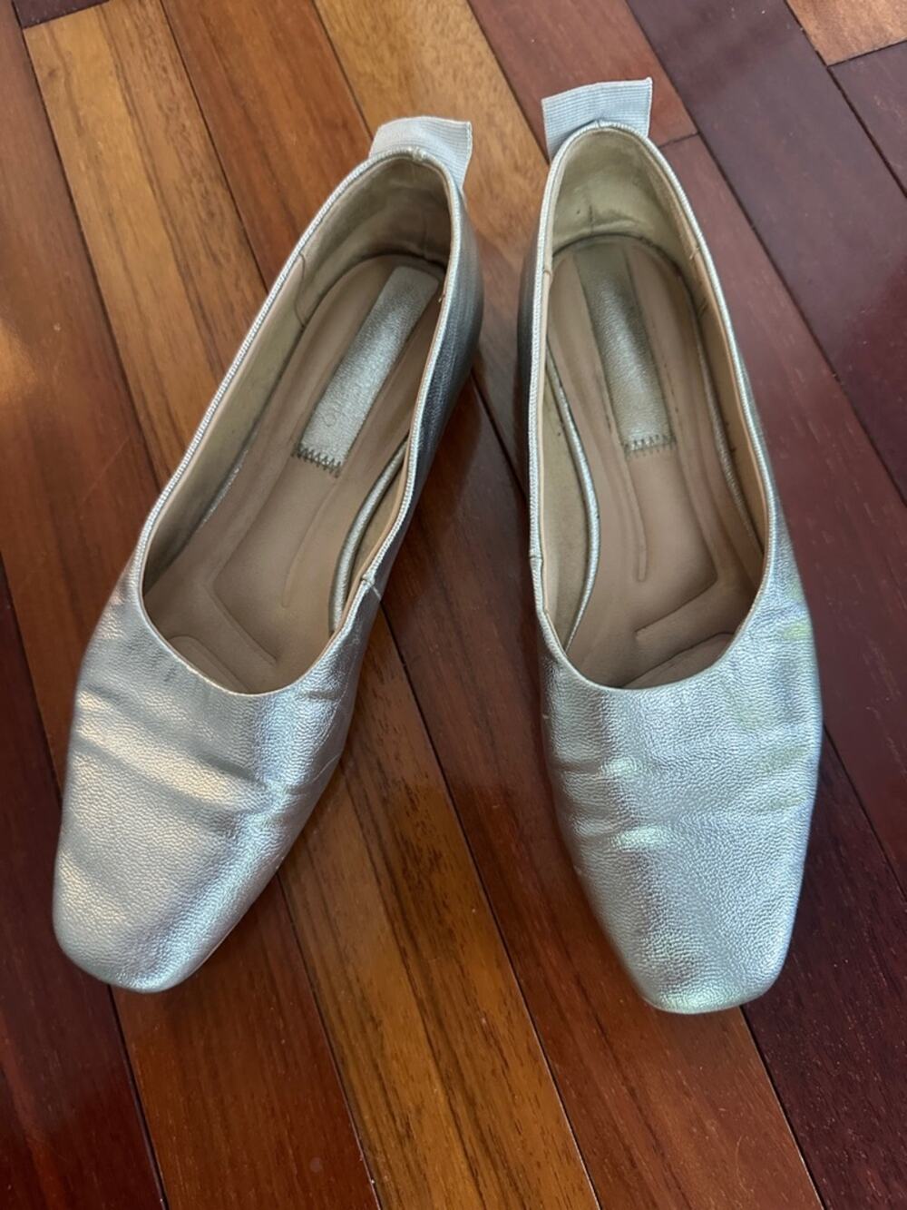 Franco Sarto Silver Slip On Flats Shoes Chic Stylish Everyday Comfort Size 5M
